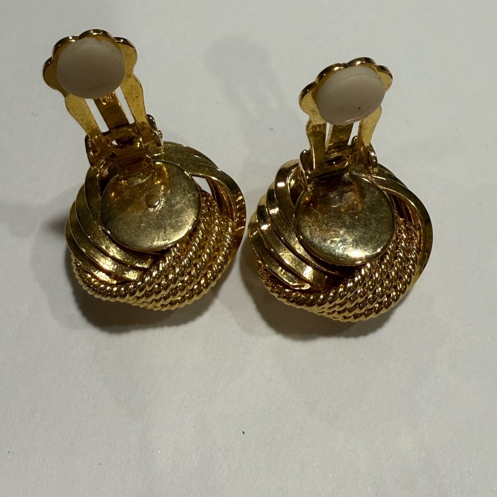 Vintage 1980s-1990s Gold-Tone Knot Clip-On Earrings - Picture 3 of 6